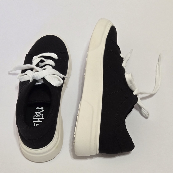 Mad Love Women’s Lennie Canvas Sneakers Black Lace Up Low Top Shoes - Size  7 - Picture 6 of 7